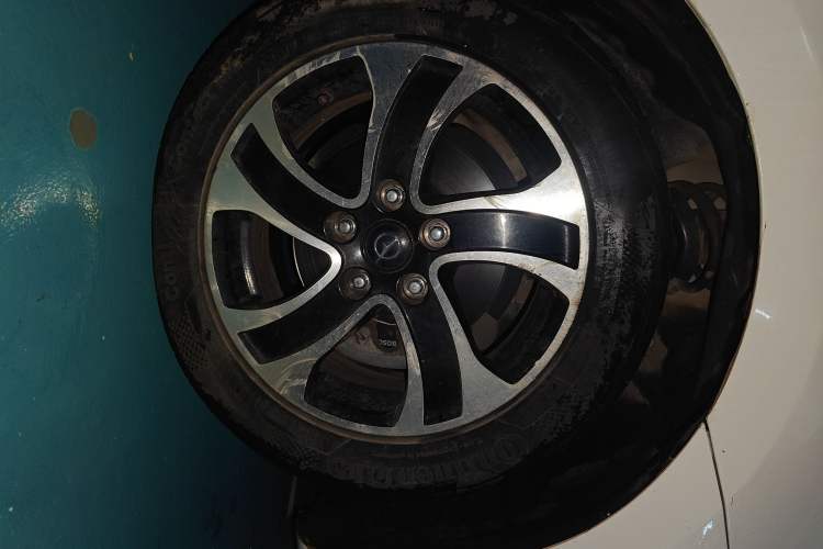Used Haima Fumei 2015 1.5T Automatic YueShang Model Right Front Wheel Hub