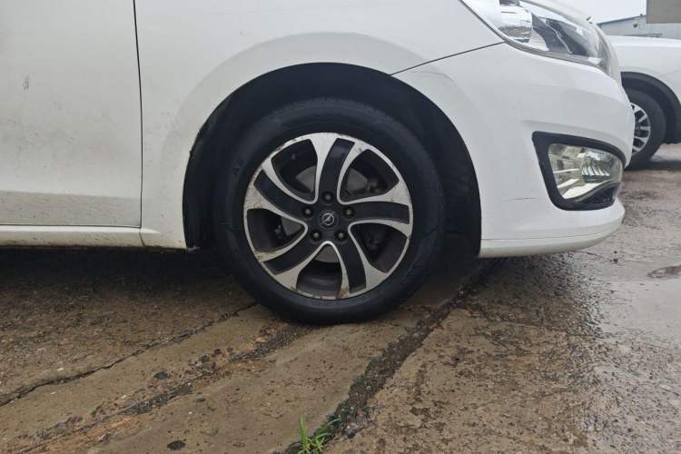 Used Haima Fumei 2015 1.6L Manual Prestige Model Right Front Wheel Hub