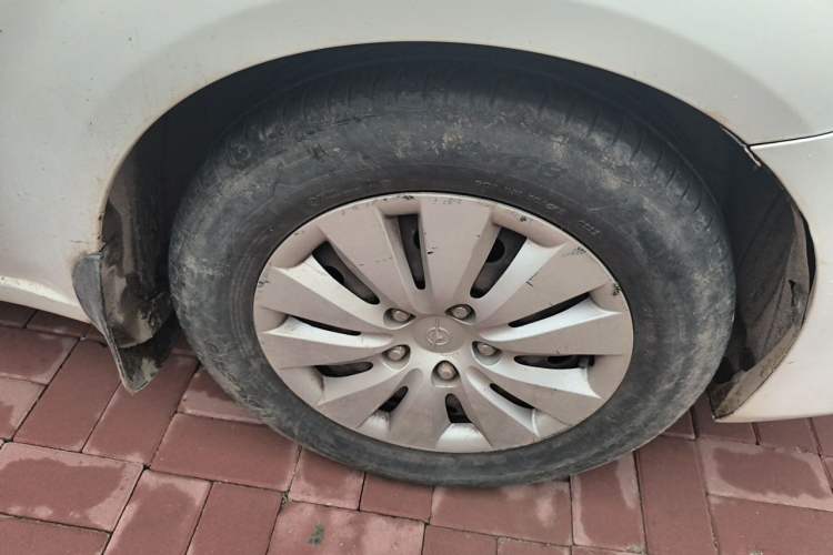 Used Haima Fumei 2015 Classic 1.6L Manual with Sunroof Right Front Wheel Hub
