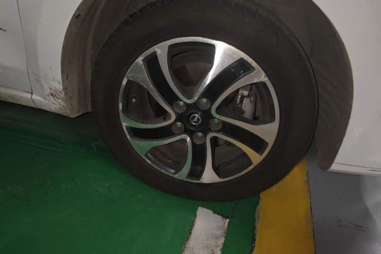 Used Haima Fumei 2015 1.5T Automatic YueShang Model Right Front Wheel Hub