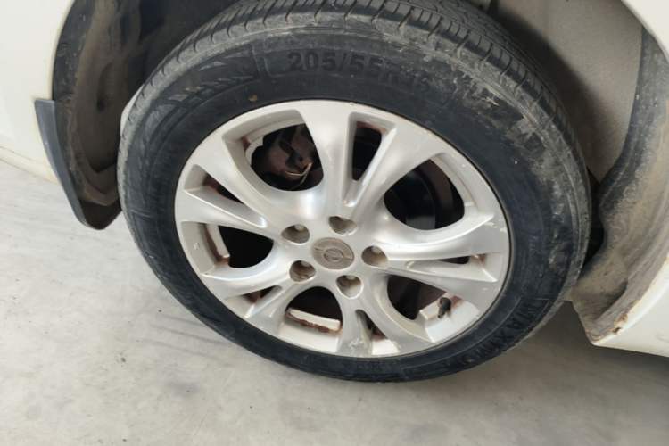 Used Haima Fumei 2015 1.6L Automatic Fashion Model Right Rear Wheel Hub