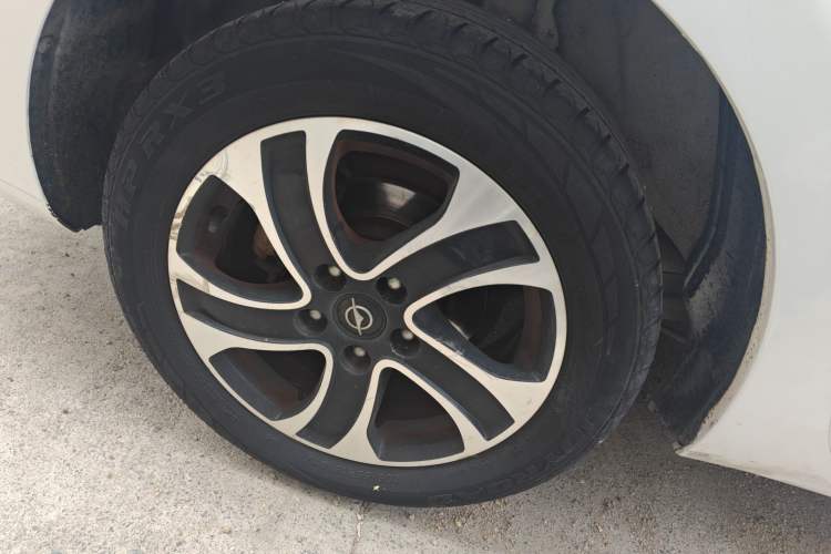 Used Haima Fumei 2015 1.6L Automatic Prestige Model Right Rear Wheel Hub