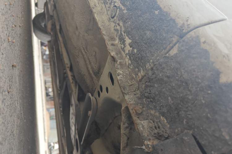 Used Haima Fumei 2015 1.6L Automatic Prestige Model Right Side Sill