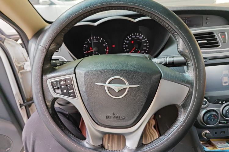 Used Haima Fumei 2015 M5 1.6L Manual "Beloved Edition" Steering Wheel