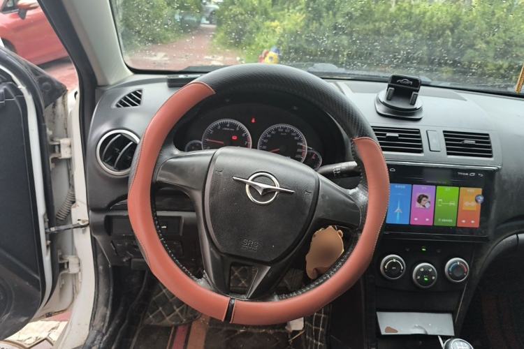 Used Haima Fumei 2015 Classic 1.6L Manual with Sunroof Steering Wheel
