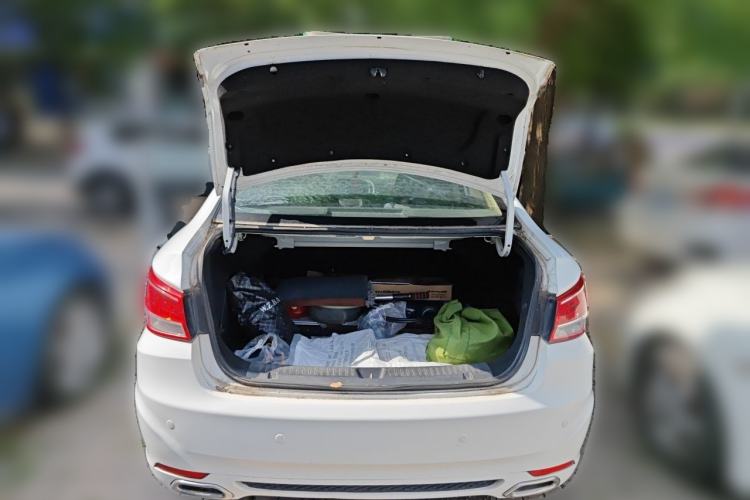 Used Haima Fumei 2015 M5 1.6L Manual "Beloved Edition" Trunk