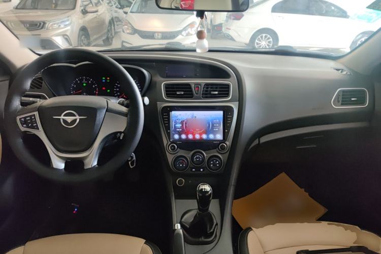 Used Haima Fumei 2015 1.6L Manual Prestige Model Center Console