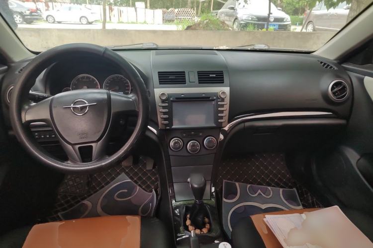 Used Haima Fumei 2015 Classic 1.6L Manual Elite Edition Center Console