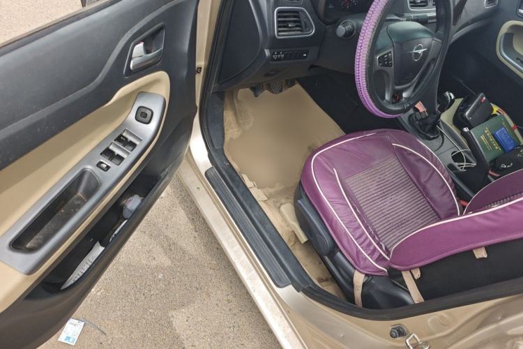 Used Haima Fumei 2015 1.6L Manual Prestige Model Driver Seat