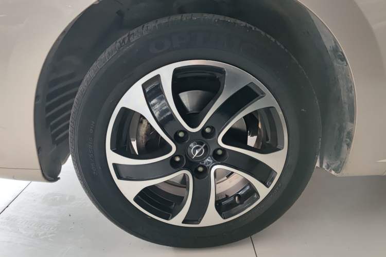 Used Haima Fumei 2015 1.6L Manual Prestige Model Left Front Wheel Hub
