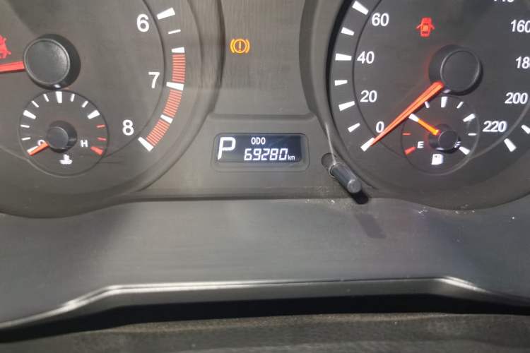 Used Haima Fumei 2015 1.5T Automatic Prestige Model Odometer Close Up