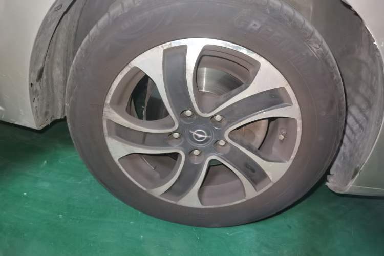Used Haima Fumei 2015 1.5T Automatic Prestige Model Right Front Wheel Hub