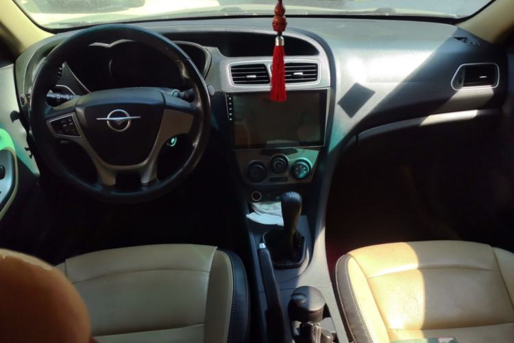 Used Haima Fumei 2016 1.6L Manual Prestige Model Upgrade Center Console