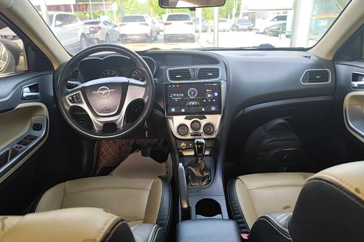 Used Haima Fumei 2016 1.6L Manual Prestige Model Upgrade Center Console