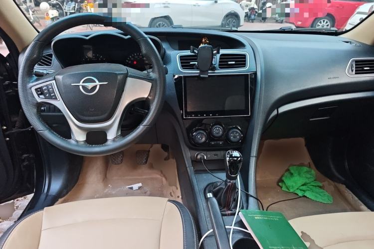 Used Haima Fumei 2016 1.6L Manual Prestige Model Upgrade Center Console