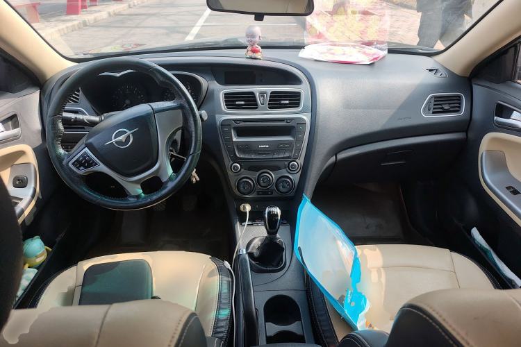 Used Haima Fumei 2016 1.6L Manual Prestige Model Upgrade Center Console