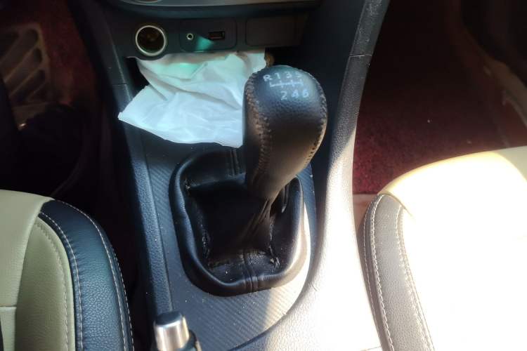 Used Haima Fumei 2016 1.6L Manual Prestige Model Upgrade Gear Lever