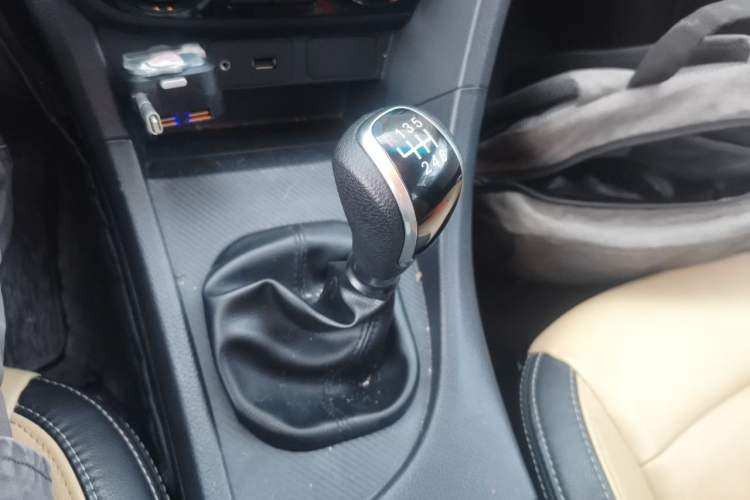Used Haima Fumei 2016 1.6L Manual Prestige Model Upgrade Gear Lever