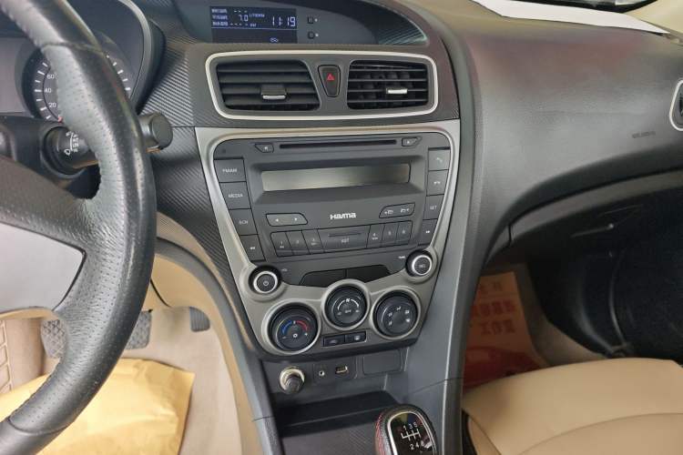 Used Haima Fumei 2016 1.6L Manual Prestige Model Upgrade Audio And AC Panel