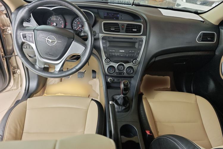 Used Haima Fumei 2016 1.6L Manual Prestige Model Upgrade Center Console