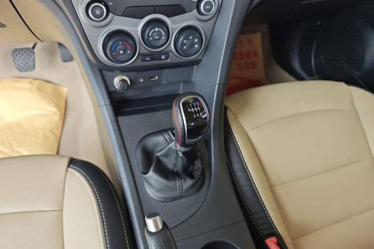 Used Haima Fumei 2016 1.6L Manual Prestige Model Upgrade Gear Lever