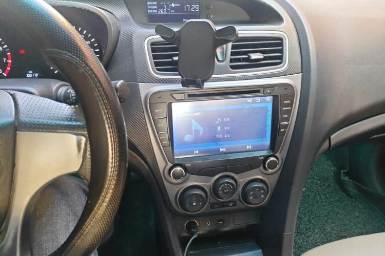 Used Haima Fumei 2016 1.6L Manual Prestige Model Upgrade Audio And AC Panel