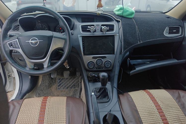 Used Haima Fumei 2016 1.6L Manual Prestige Model Upgrade Center Console