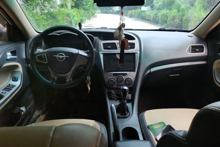 Used Haima Fumei 2016 1.6L Manual Prestige Model Upgrade Center Console
