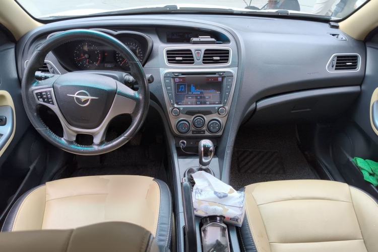 Used Haima Fumei 2016 1.6L Manual Prestige Model Upgrade Center Console