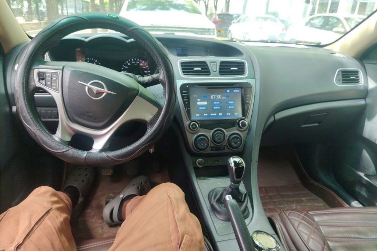 Used Haima Fumei 2016 1.6L Manual Prestige Model Upgrade Center Console