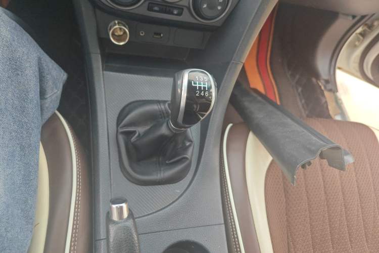Used Haima Fumei 2016 1.6L Manual YueShang Model Upgrade Edition Gear Lever