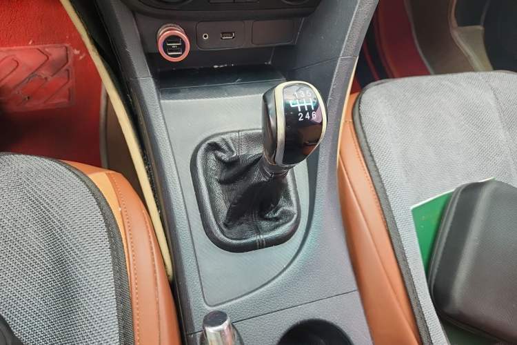 Used Haima Fumei 2016 1.6L Manual Prestige Model Upgrade Gear Lever