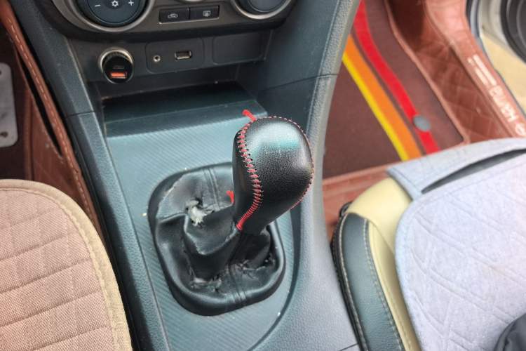 Used Haima Fumei 2016 1.6L Manual Prestige Model Upgrade Gear Lever