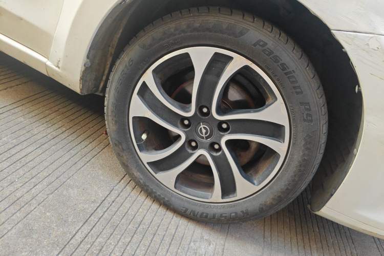 Used Haima Fumei 2016 1.6L Manual Prestige Model Upgrade Right Front Wheel Hub