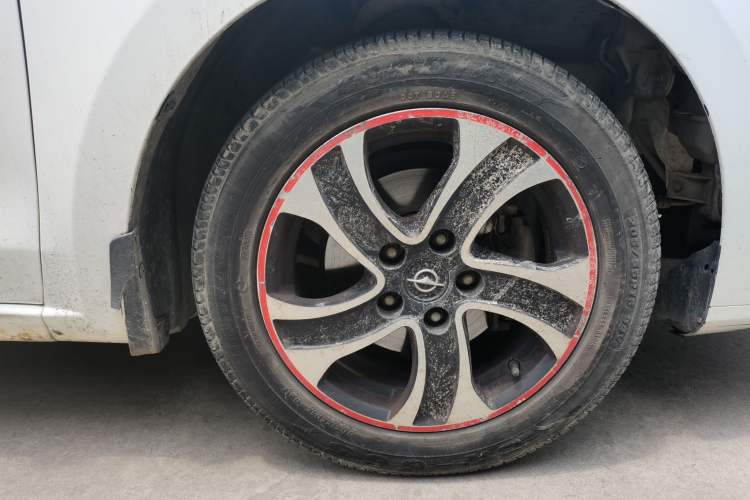 Used Haima Fumei 2016 1.6L Manual Prestige Model Upgrade Right Front Wheel Hub