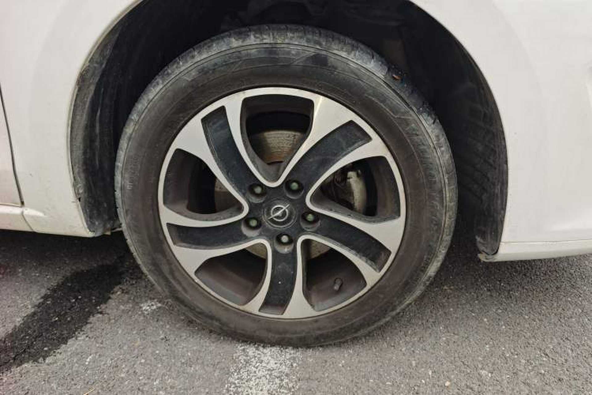 Used Haima Fumei 2016 1.6L Manual Prestige Model Upgrade Right Front Wheel Hub