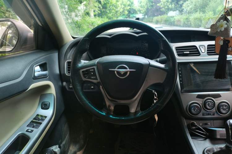 Used Haima Fumei 2016 1.6L Manual Prestige Model Upgrade Steering Wheel