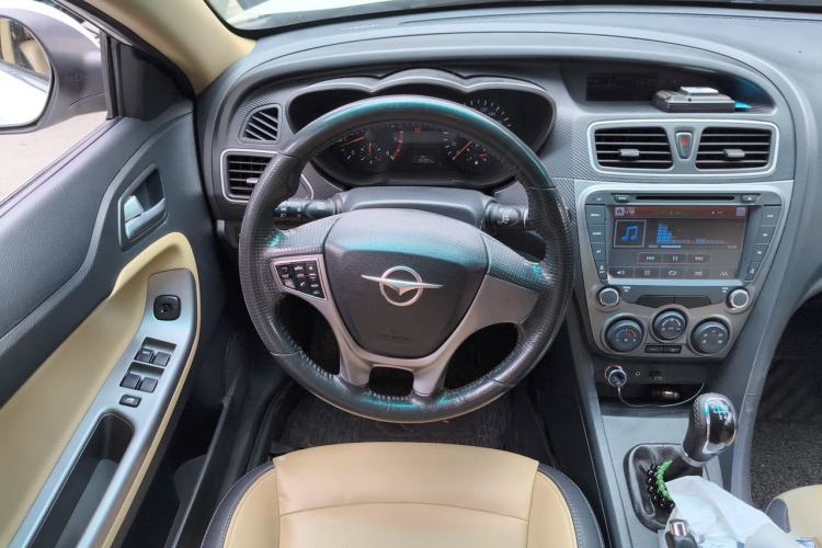 Used Haima Fumei 2016 1.6L Manual Prestige Model Upgrade Steering Wheel