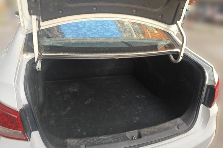 Used Haima Fumei 2016 1.6L Manual Prestige Model Upgrade Trunk