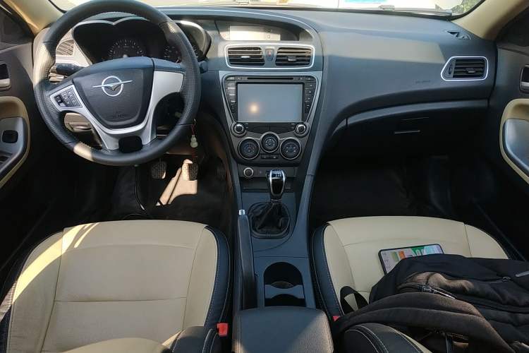 Used Haima Fumei 2016 1.6L Manual Prestige Model Upgrade Audio And AC Panel
