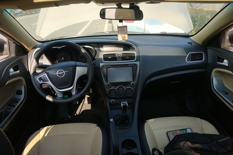 Used Haima Fumei 2016 1.6L Manual Prestige Model Upgrade Center Console