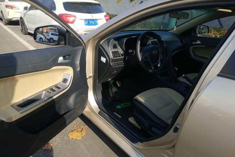 Used Haima Fumei 2016 1.6L Manual Prestige Model Upgrade Driver Seat