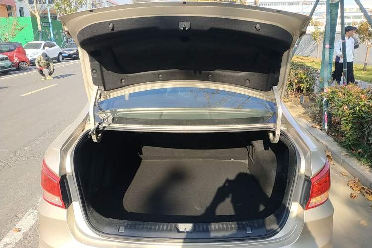 Used Haima Fumei 2016 1.6L Manual Prestige Model Upgrade Trunk