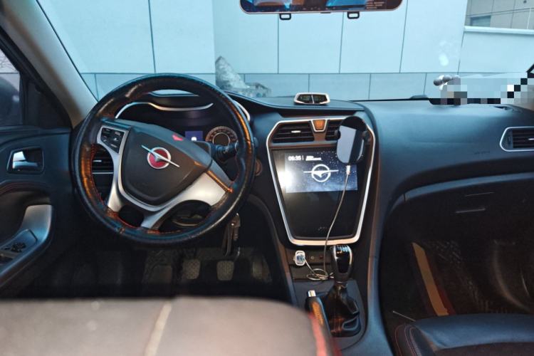 Used Haima Fumei 2017 1.6L Manual Luxury Model Center Console