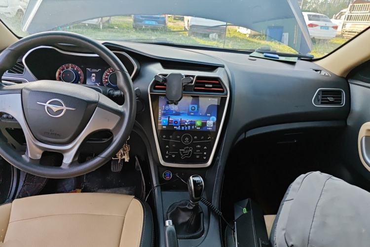 Used Haima Fumei 2017 1.6L Manual Comfort Model Center Console