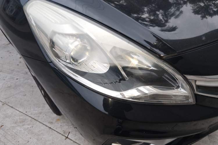 Used Haima Fumei 2017 1.6L Manual Luxury Model Right Front Headlight