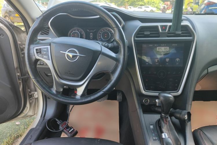 Used Haima Fumei 2017 1.6L Automatic Luxury Model Center Console