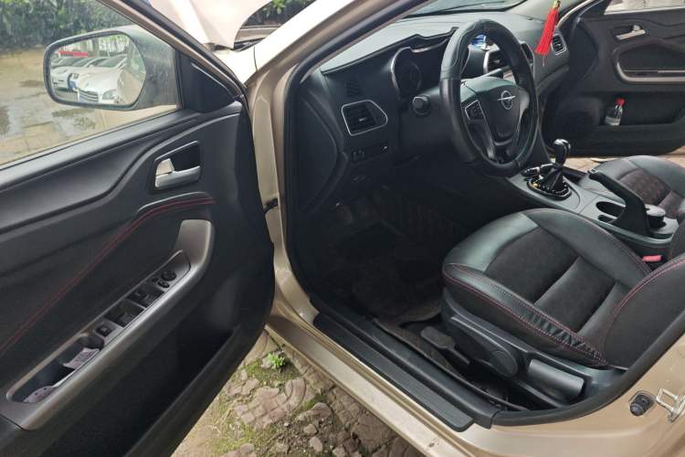 Used Haima Fumei 2017 1.6L Manual Luxury Model Interior 3