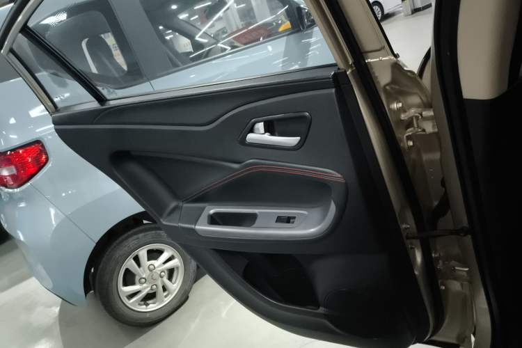 Used Haima Fumei 2017 1.6L Manual Luxury Model Interior 8