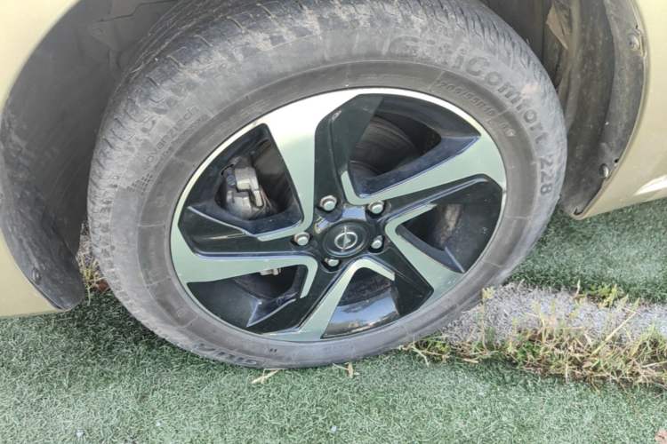 Used Haima Fumei 2017 1.6L Automatic Luxury Model Left Front Wheel Hub